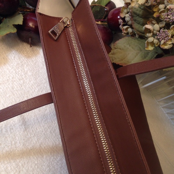 NEW BCBG Paris Tote Bag Designer Purse Vegan Leather Detailed Stitching Large - Picture 6 of 8